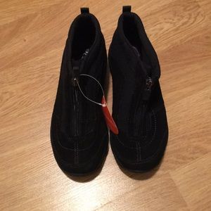Easy Spirit Explore 24 black suede booties